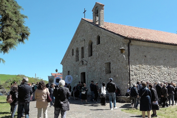 Chiesa_santuario_Madonna_di_Fonti.jpg
