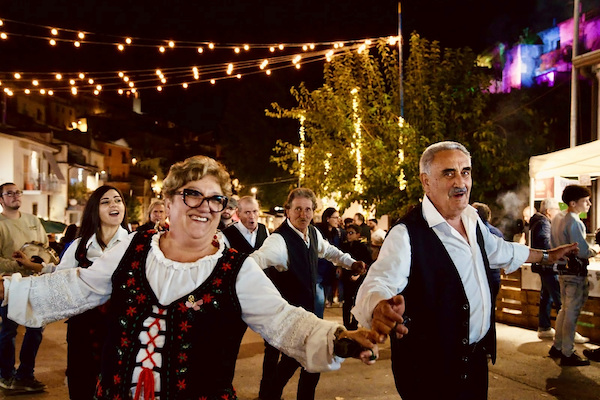 Foto_2_ballo_popolare_in_piazza.jpg
