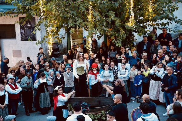Foto_3_pigiatura_con_il_pubblico.jpg