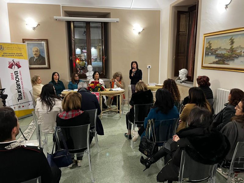 TCIL_Tavola_Rotonda_a_contrasto_della_violenza_sulle_donne_2_1.jpg