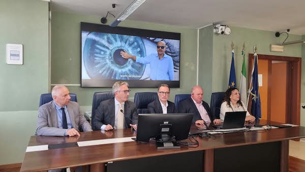 Uici_-_tavolo_con_dottor_Spera_e_presidente_IV_commissione_Morea.jpeg
