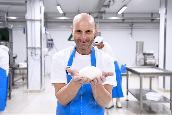 The mozzarella challenge: heated controversy between Campania and Puglia